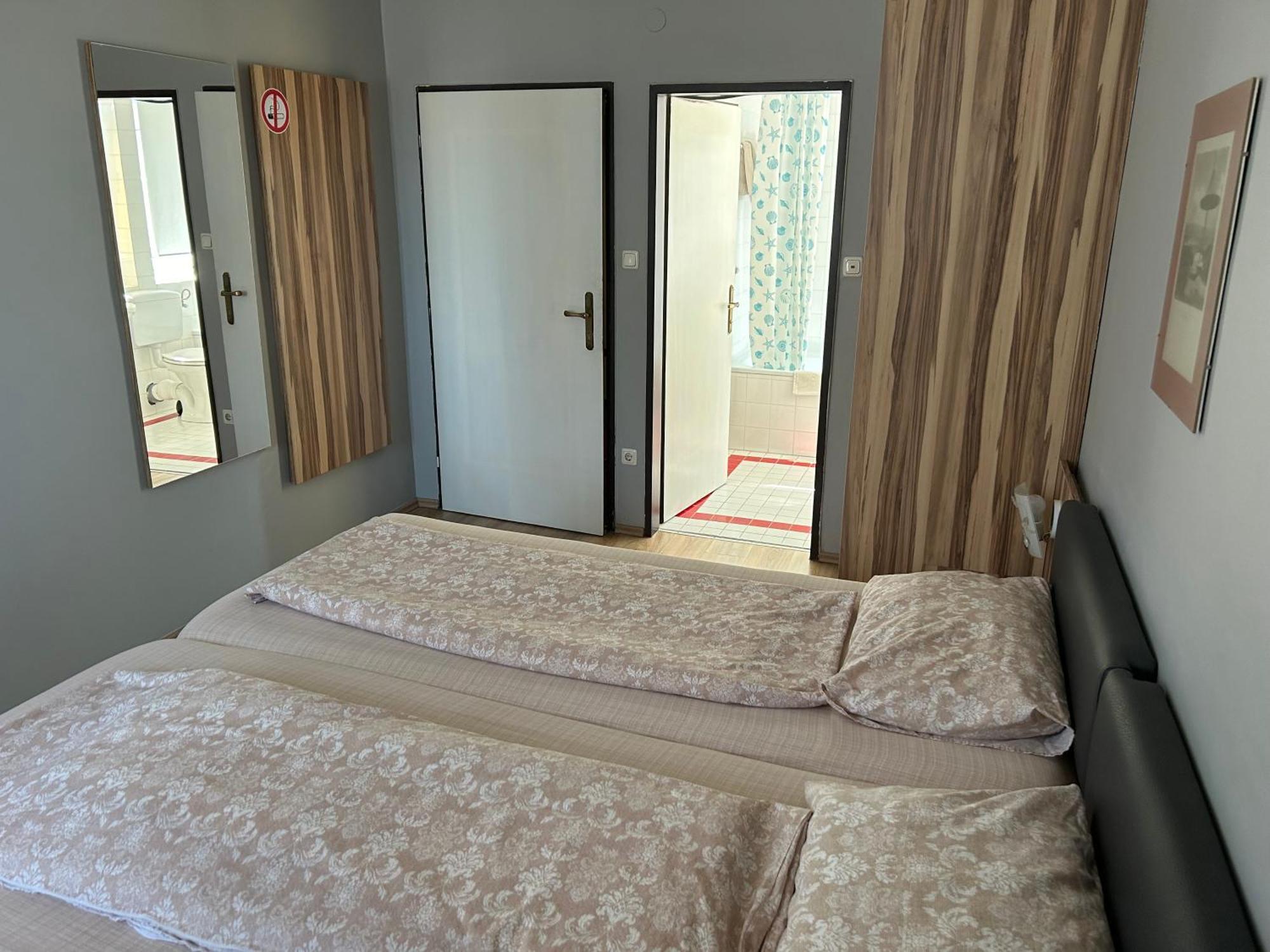 "Am Limes" Hotel เอนส์ ภายนอก รูปภาพ