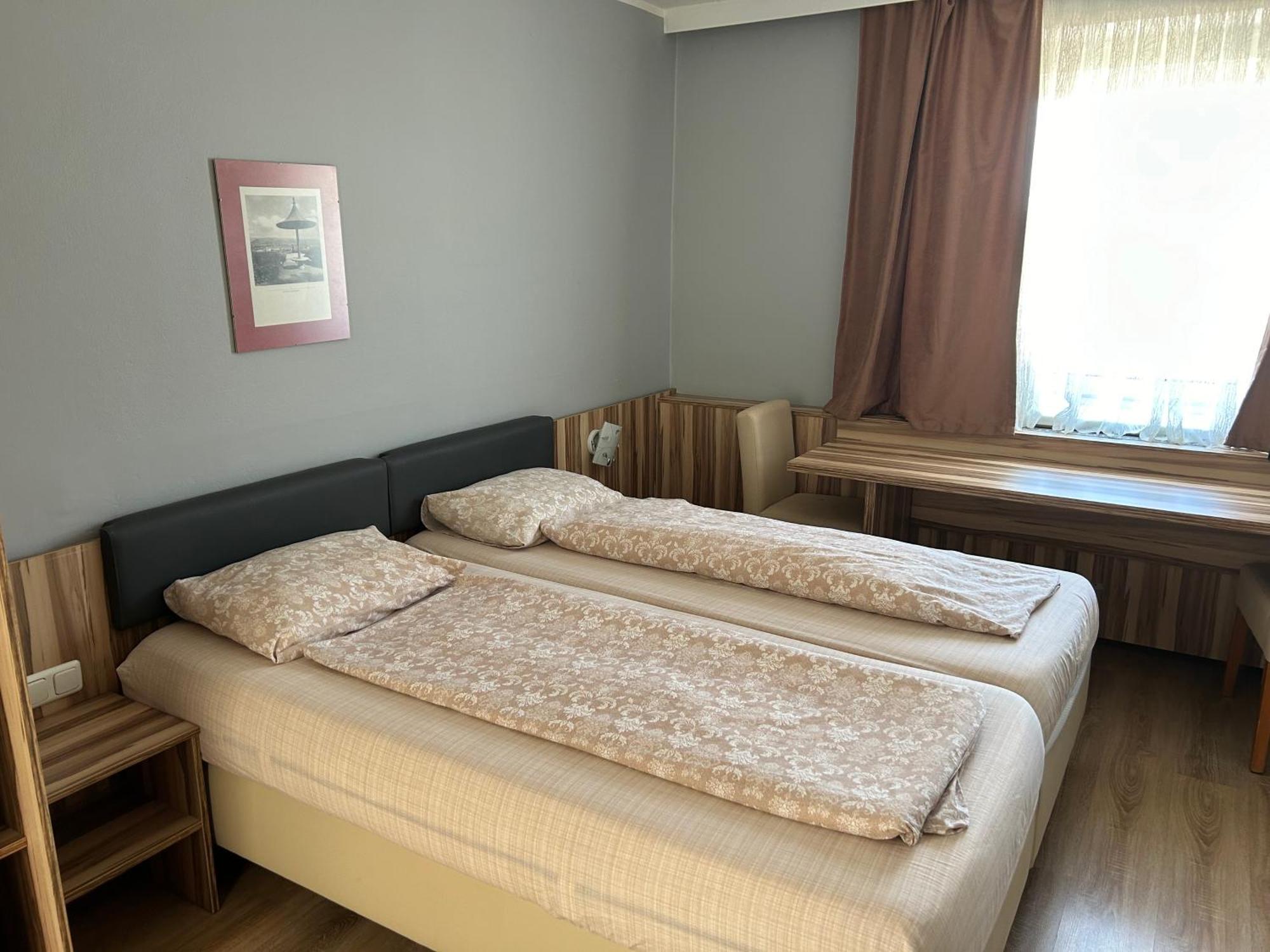 "Am Limes" Hotel เอนส์ ภายนอก รูปภาพ