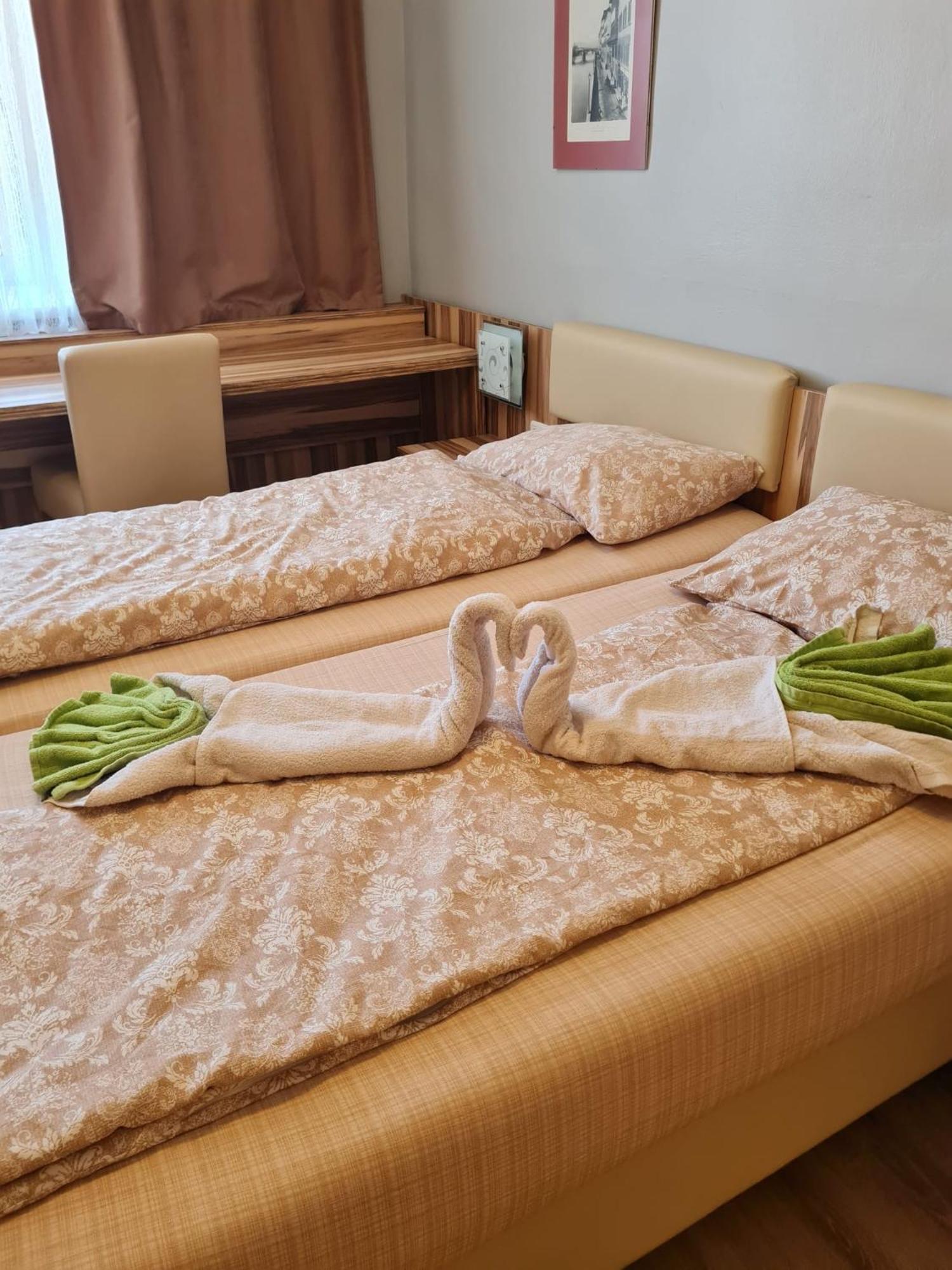 "Am Limes" Hotel เอนส์ ภายนอก รูปภาพ